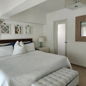 3 Bedroom, Front Of The And Pool Apartamento
