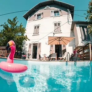  Apartment Le Serenite - T3 En Maison De Avec Piscine France